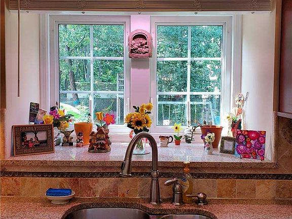 4th image of 1110 Sipp Ave