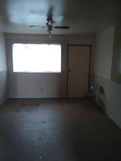 2nd image of 911 Grove Ave APT 2