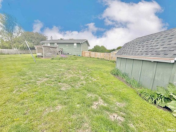 3rd image of 1701 Woodbine Cir N