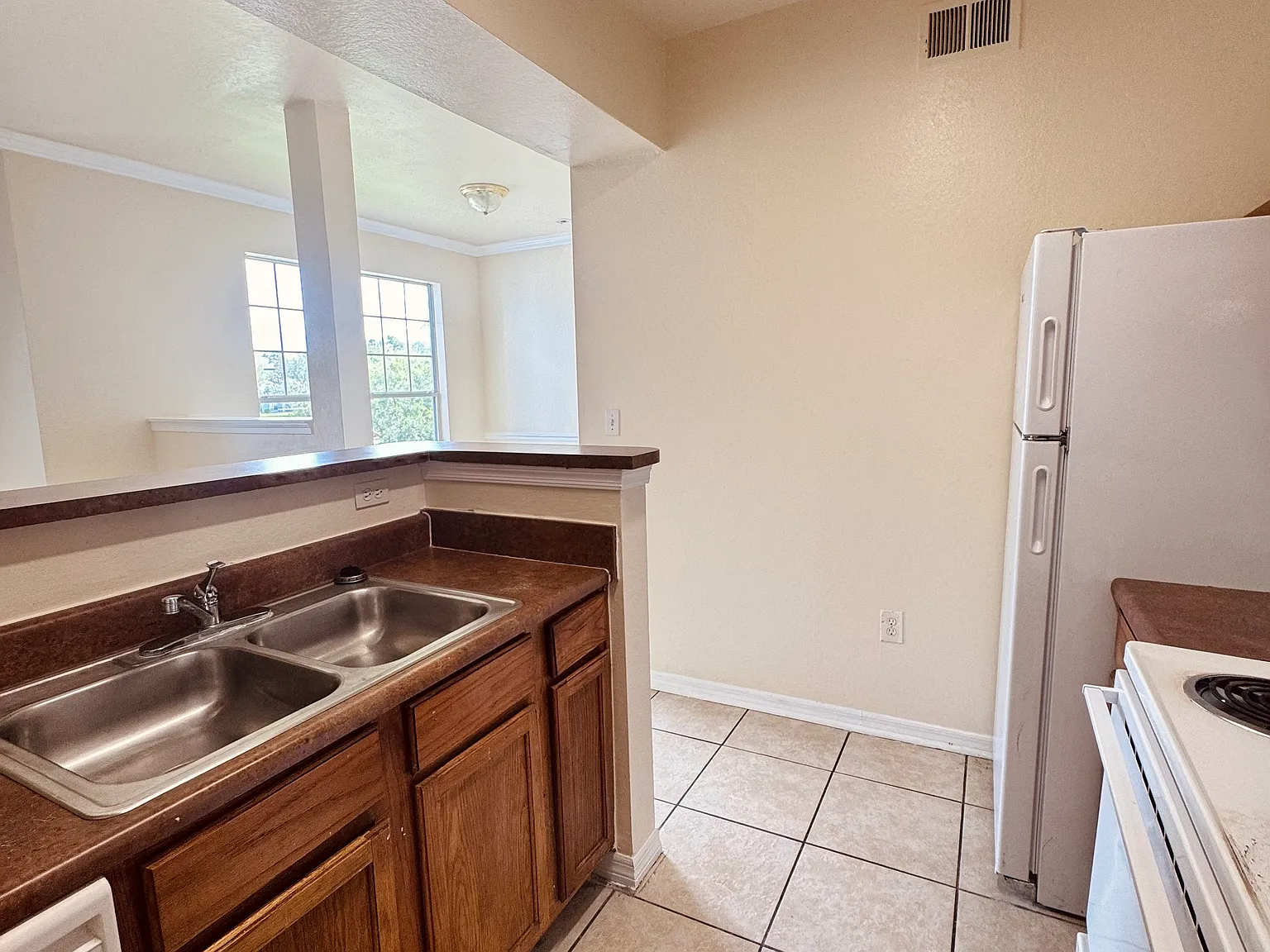 1 bed, 768 sqft, $1,300 — Photo 4