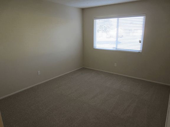 5th image of 737 Meadowlark Dr