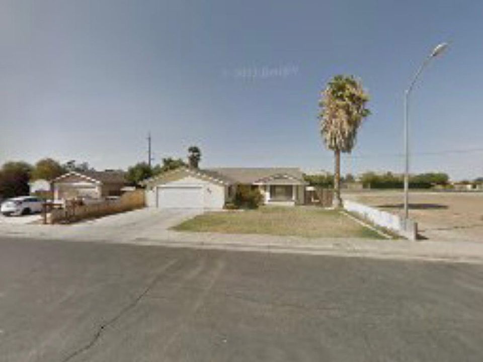 2nd image of 1618 Greenbriar Way