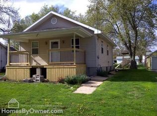 917 W Clay St, Clinton, IL 61727