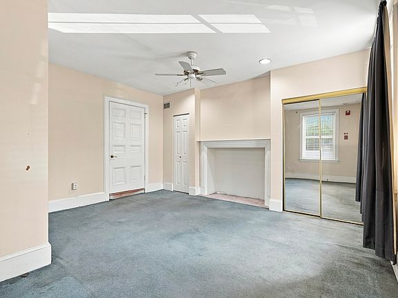5th image of 902 Spruce St APT D