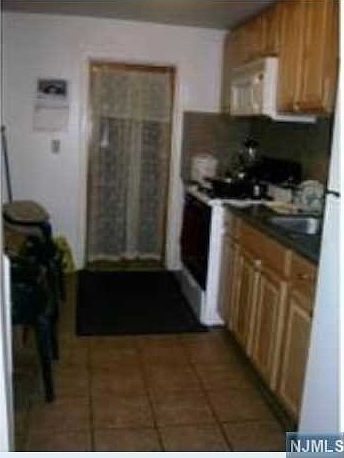 2nd image of 208 Prospect St