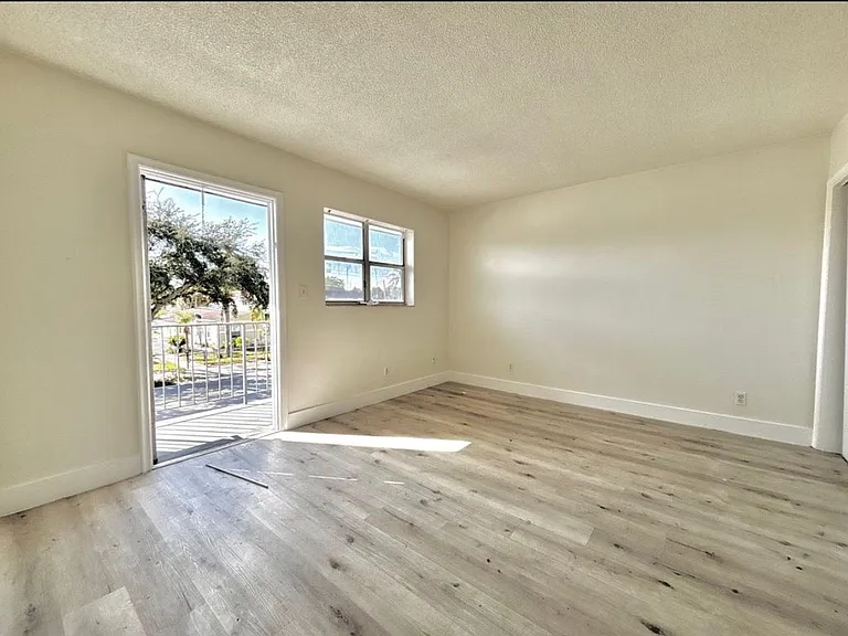 1825 Johnson St #104 — Photo 4