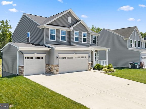 3rd image of 8905 Maple Run Dr