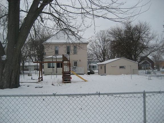 2nd image of 241 Willow St S