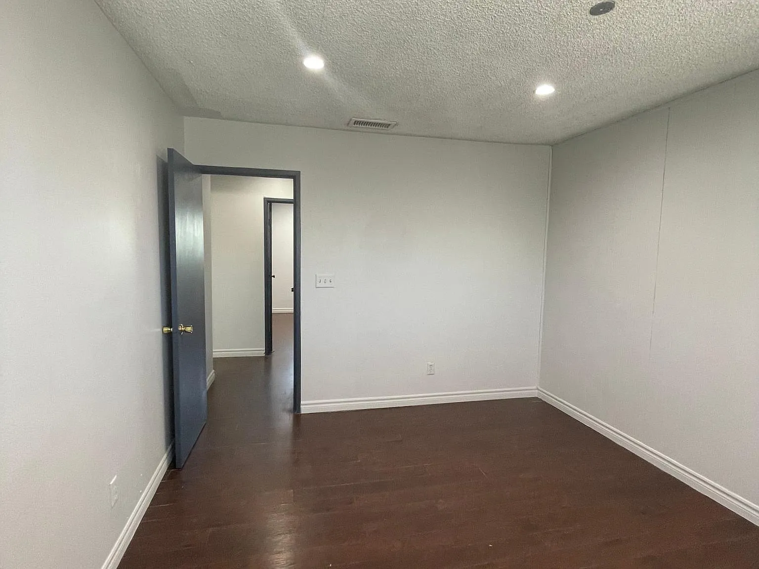 700 E Nelson Avenue — Photo 4