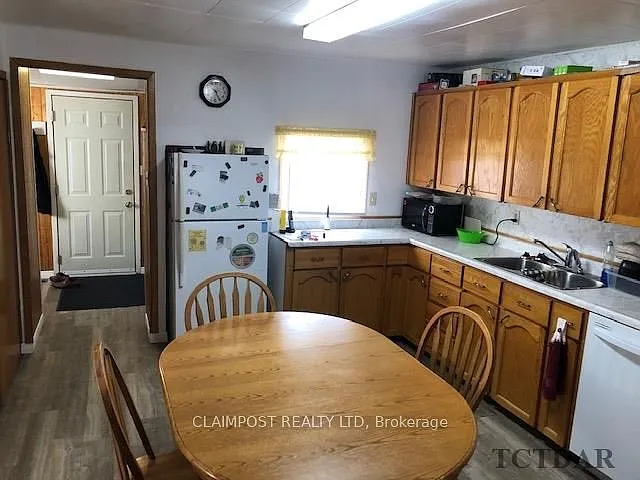 76 Croatia Ave — Photo 4