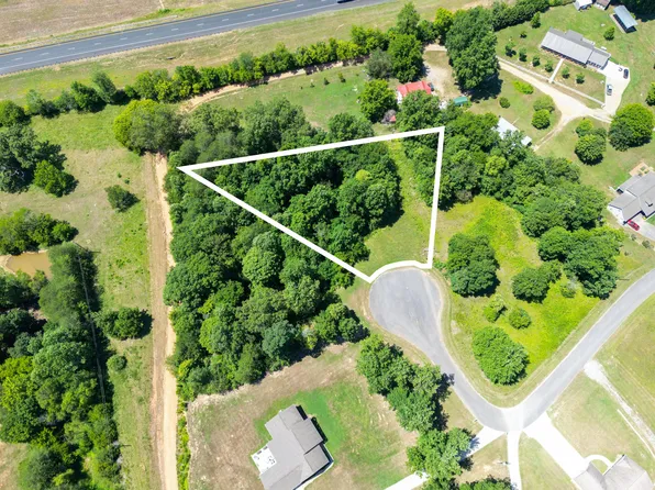 10 Windstone Dr, Trenton, GA 30752