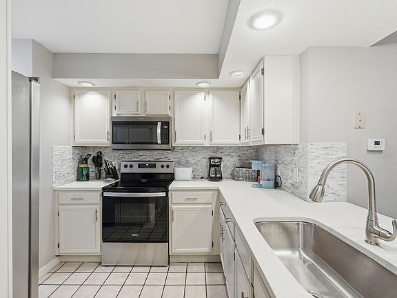 5th image of 147 Grandview Drive #3