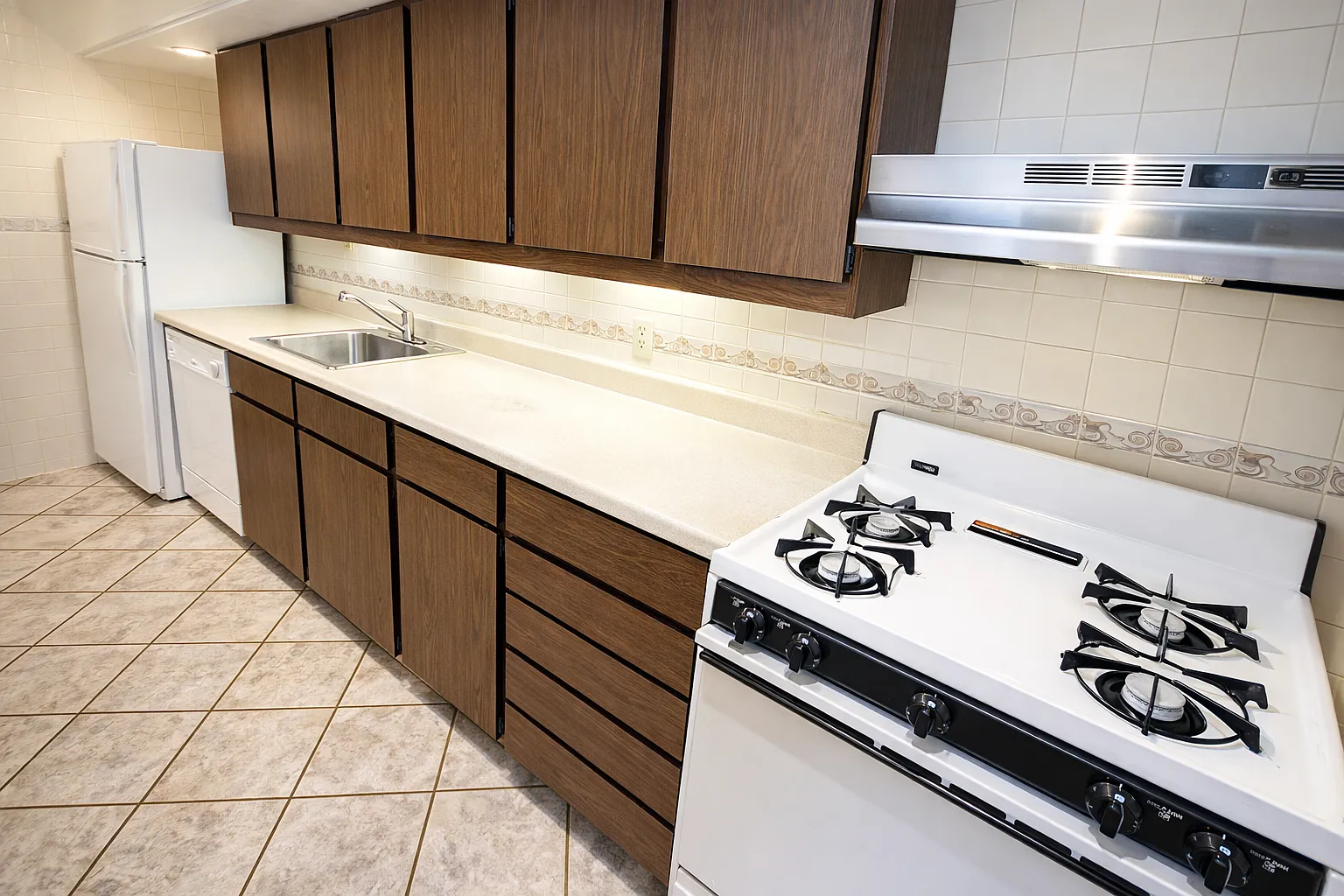 4917 Centre Ave APT 102 photo 1