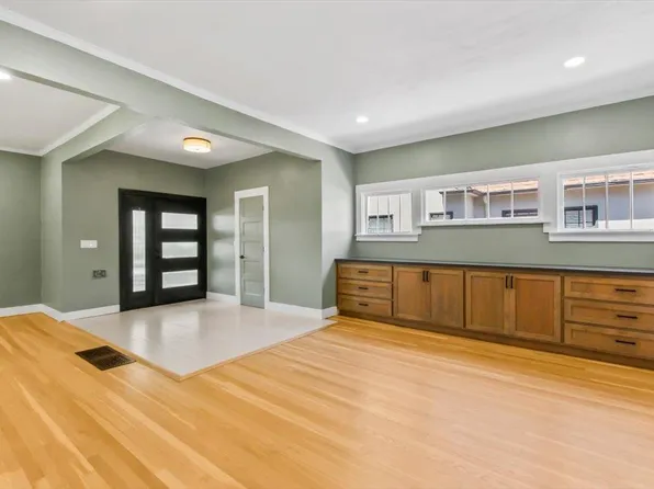 1045 35th St, Sacramento, CA 95816