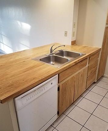 5th image of 1431 SE 23rd Pl