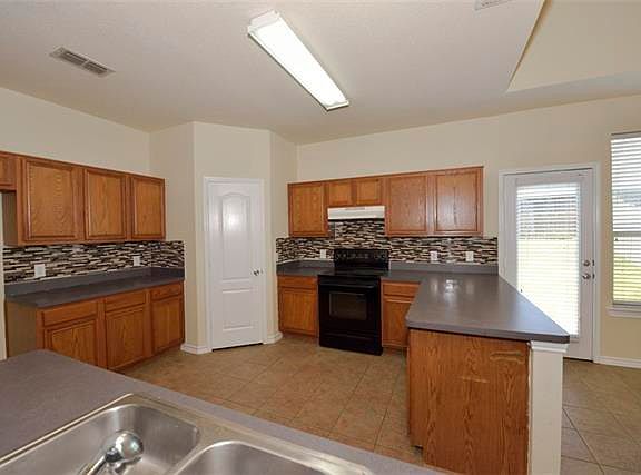 3rd image of 13017 Evergreen Dr