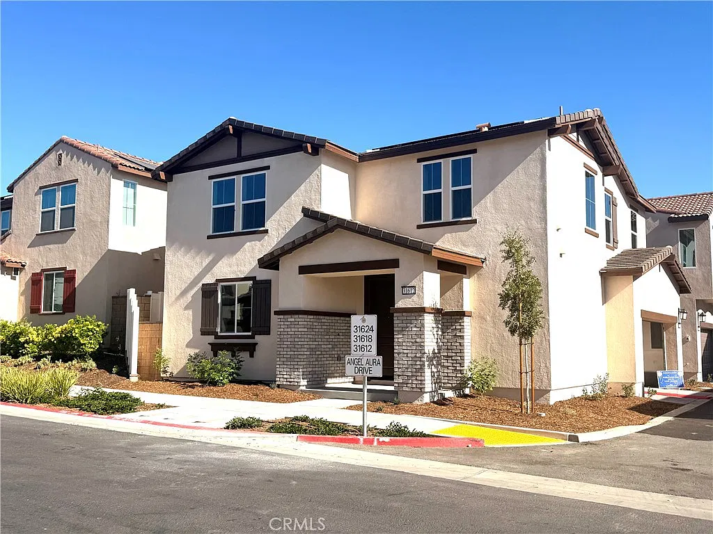 3 bed, 2.5 bath, 1700 sqft, $3,100 — Photo 1