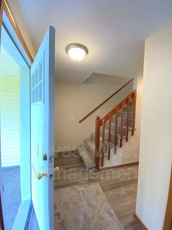 3 bed, 2.5 bath, 2566 sqft, $2,895 — Photo 3