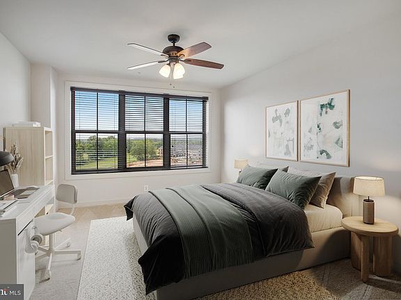 5th image of 485 Harbor Side St APT 813