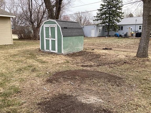 4th image of 633 Stearns Ave