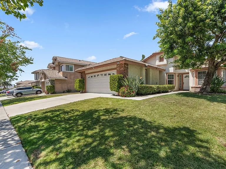 3321 Mountainside Dr — Photo 2