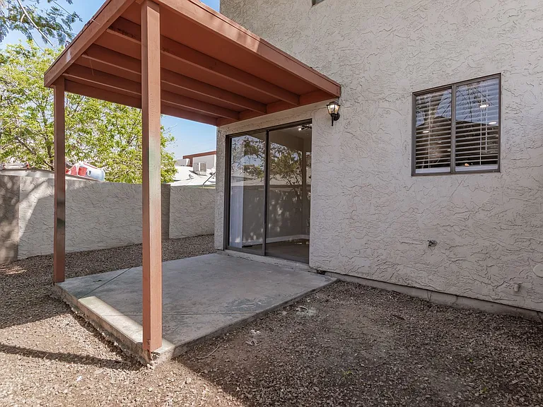 736 S Farmer Ave — Photo 19