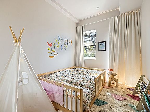 5th image of 372 15th St APT 4A