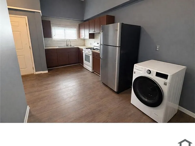 430 Case Ave E — Photo 8