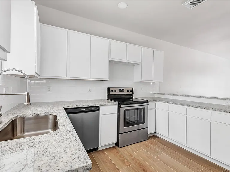 10445 Wicklowe St #1 — Photo 34