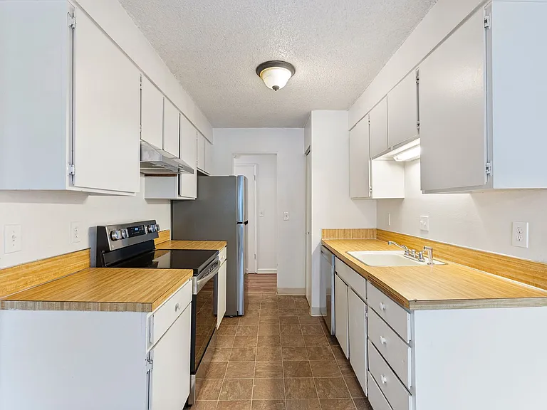 Sandy Terrace Apartments — Photo 14