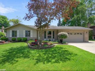 34450 Shorewood Dr, New Baltimore, MI