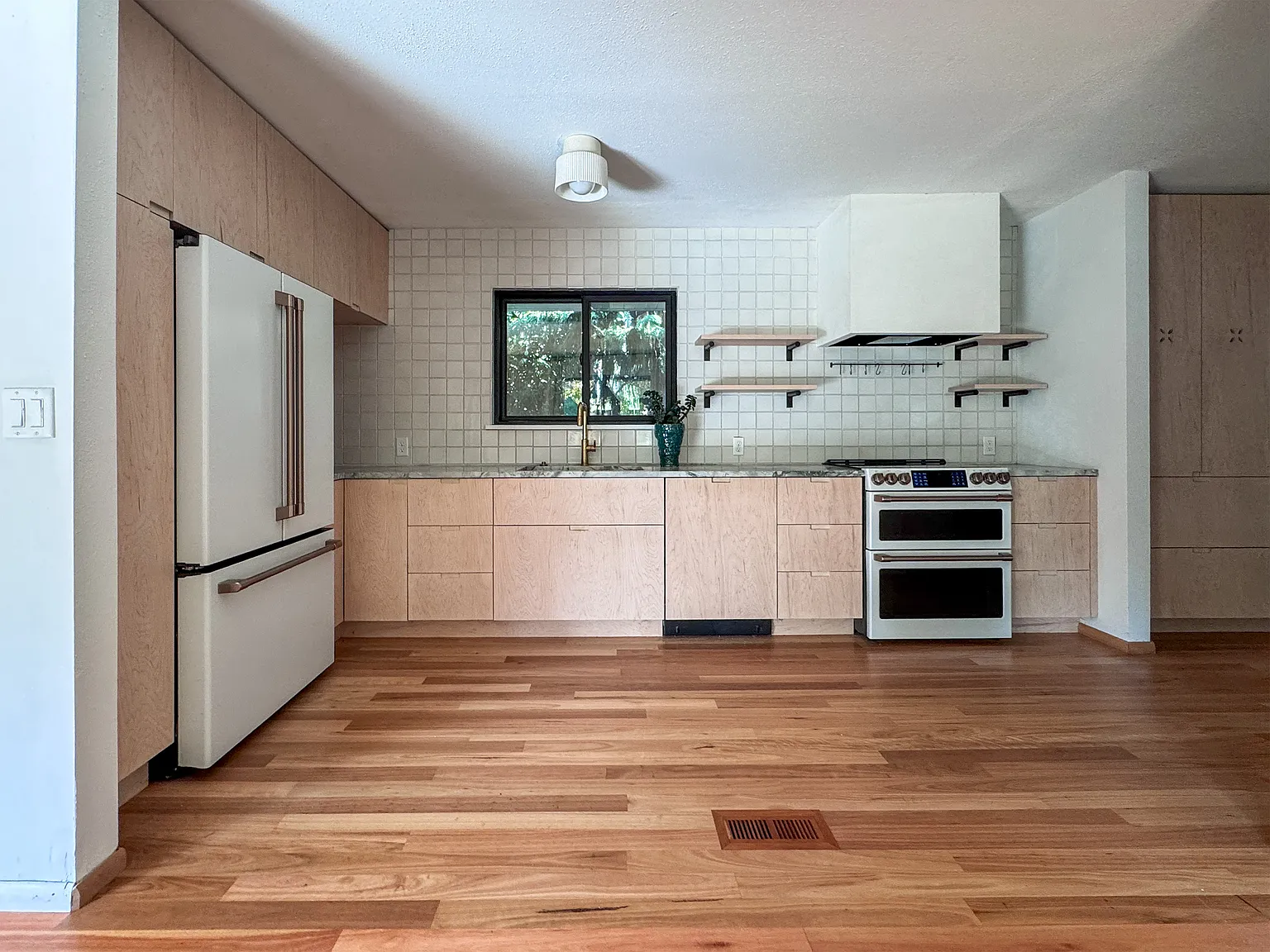 3 bed, 1246 sqft, $2,895 — Photo 4