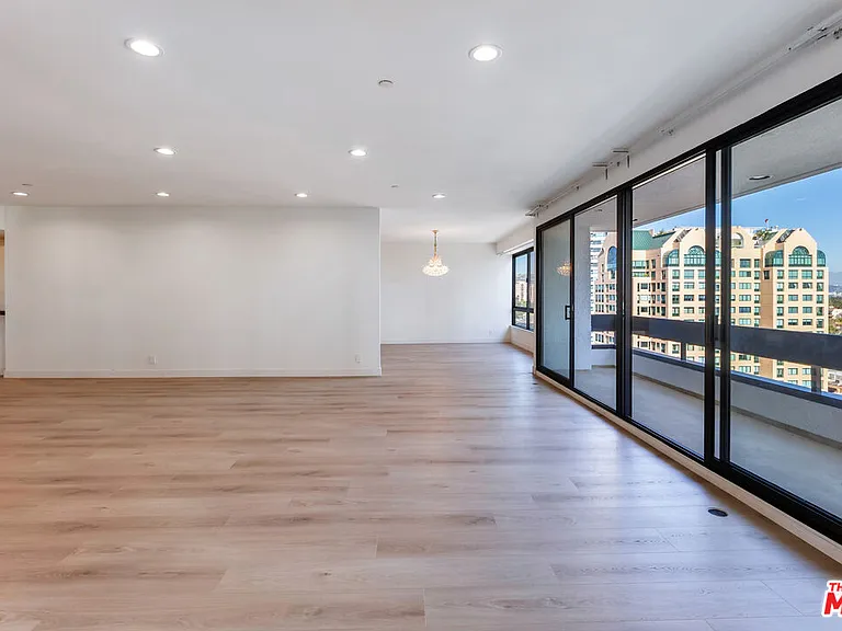 10551 Wilshire Blvd #1405 — Photo 29