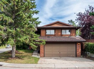 88 E Woodfern Rise SW, Calgary, AB T2W 4S2