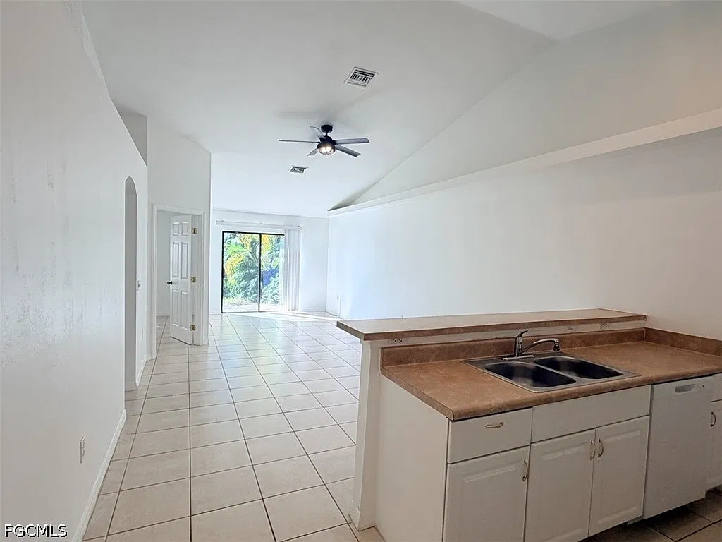 3 bed, 2.0 bath, 1210 sqft, $1,850 — Photo 3