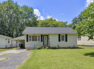 1037 N Fulbright Ave, Springfield, MO 65802