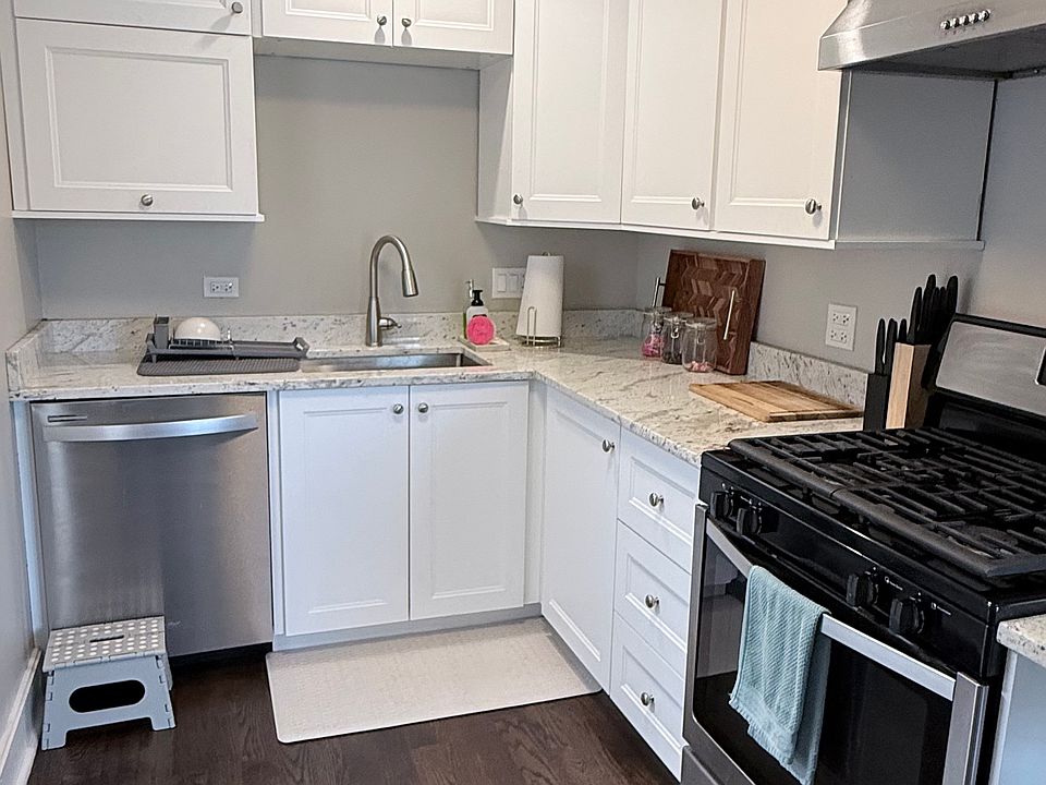 1st image of 615 Sheridan Rd #3