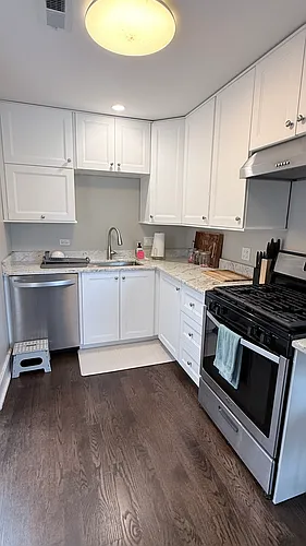 615 Sheridan Rd #3 Photo 1