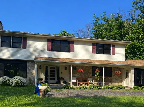 32 Cole Road, Pleasant Valley, NY 12569