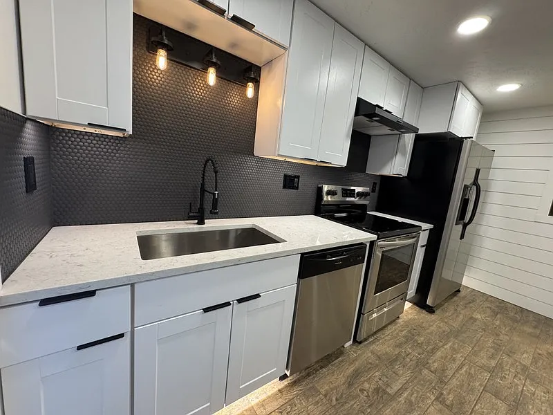 Remodeled 3-Bed Basement Unit w/ 2-Car Garage — Photo 3