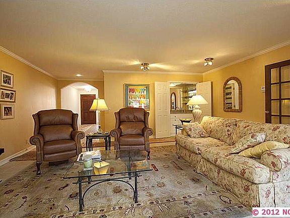 Arched entry in living area