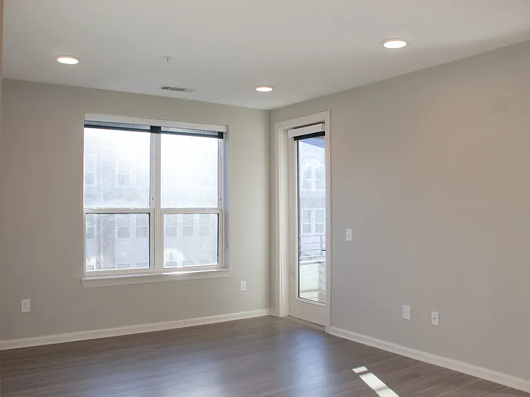 501 Howard St — Photo 6