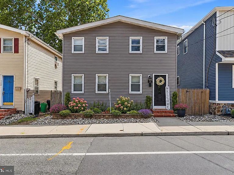1st image of 158 Ellis St