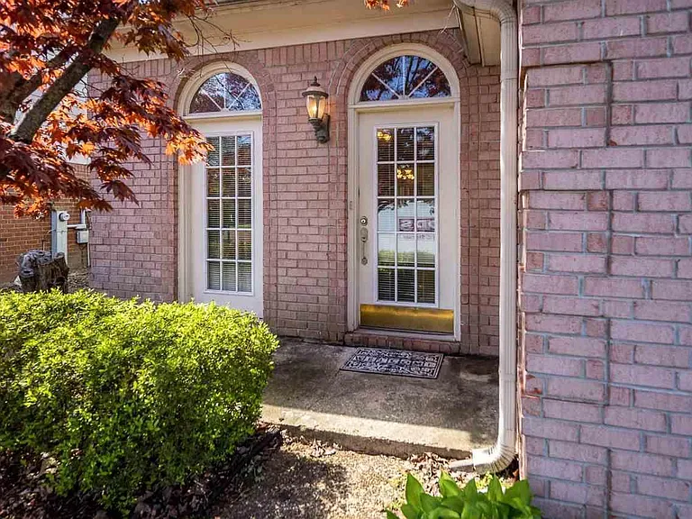 2247 Angel Crest Cir — Photo 4