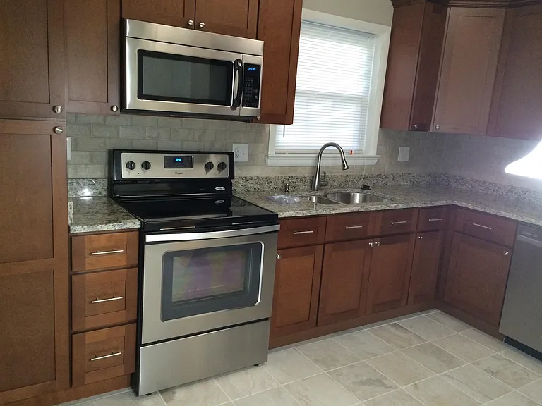 1103 Playford Ln — Photo 21