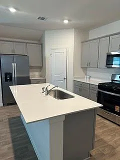 4 bed, 2.0 bath, 1772 sqft, $2,300 — Photo 3