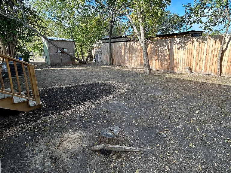1202 Geronimo St — Photo 7