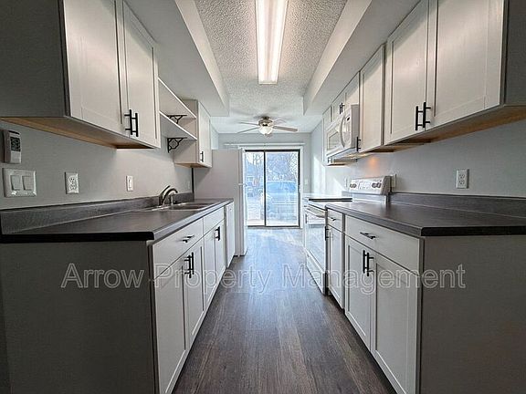 5th image of 3405 Holdrege St APT 102