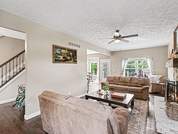 3rd image of 8221 Springleaf Lake Dr