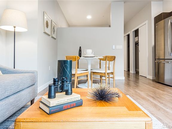 4th image of 1085 103rd Ave NE APT 102